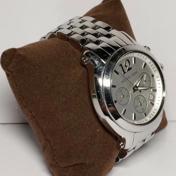 Michael Kors women's Silver Tone Chronograph w Date Oversized Quartz Watch. - Picture 4 of 9